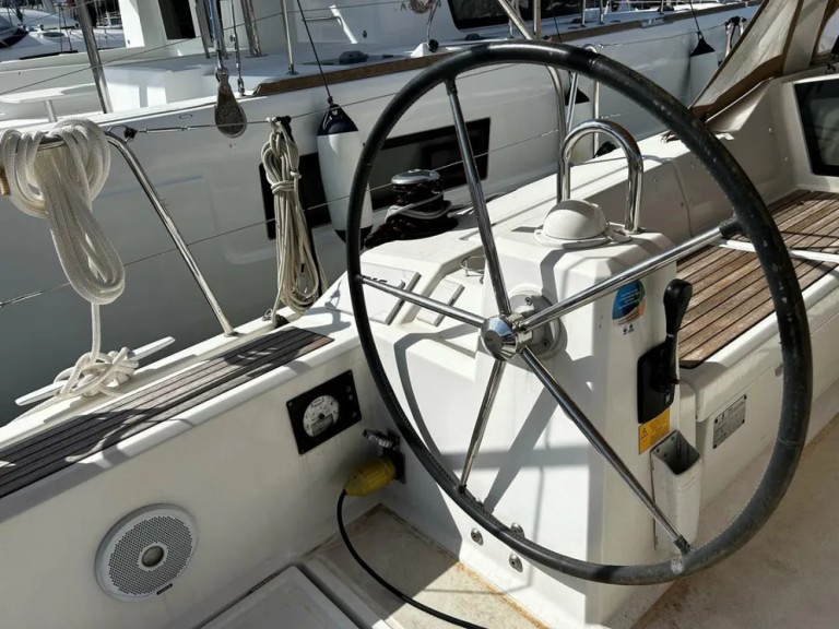 Rent a Bénéteau Oceanis 41.1 Lefkáda