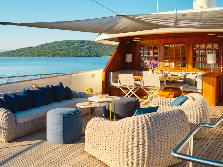 Bareboat Rental Luxury Yacht Benetti with a boat licence