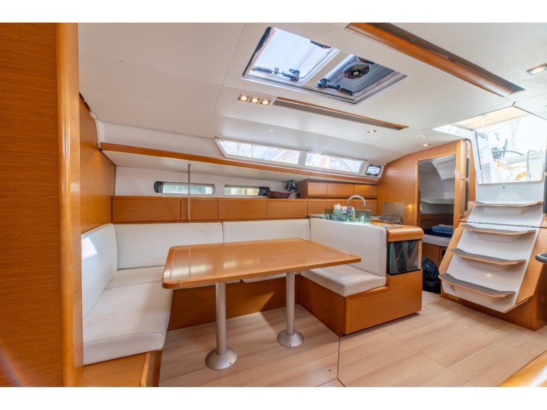 Sailboat rental with or without captain Jeanneau Alimos