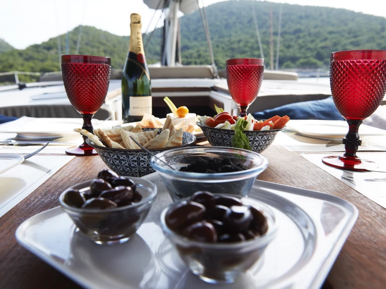 Sailboat rental in Milazzo - Hanse Hanse 540 E