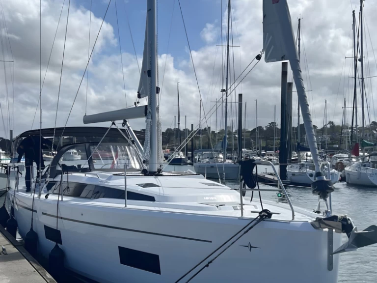 Boat rental Bavaria Bavaria C42 in Palma de Mallorca on Samboat