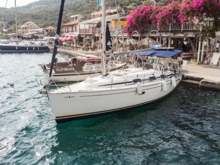 Bavaria Bavaria 33 Cruiser charter bareboat or captained in  Nikiána