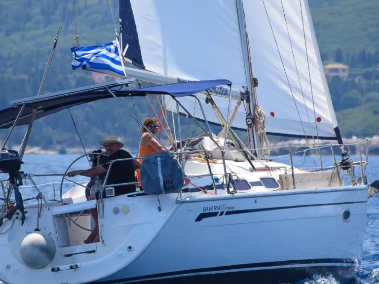 Sailboat rental in Nikiána - Bavaria Bavaria 33 Cruiser