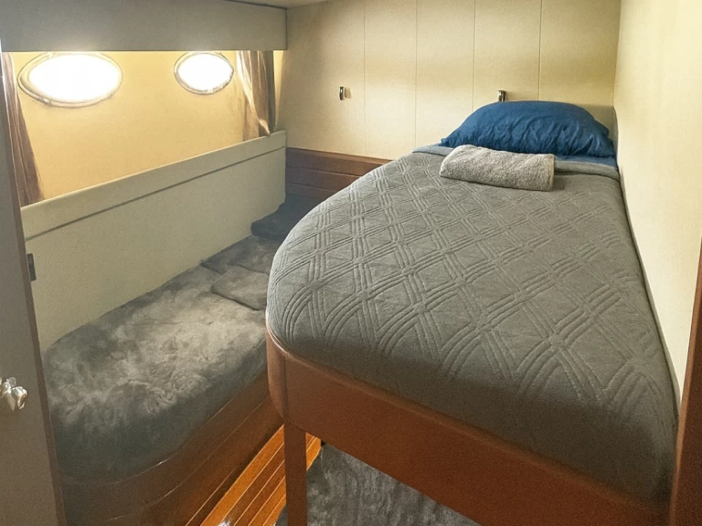 Boat rental Monte Fino Montefino 68 in Puntarenas on Samboat