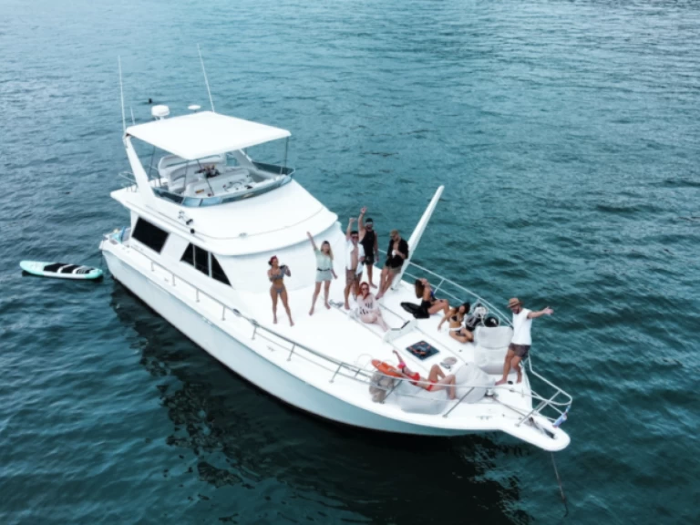 Luxury Yacht for rent Quepos at the best price