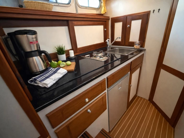 Houseboat for rent Waren (Müritz) at the best price