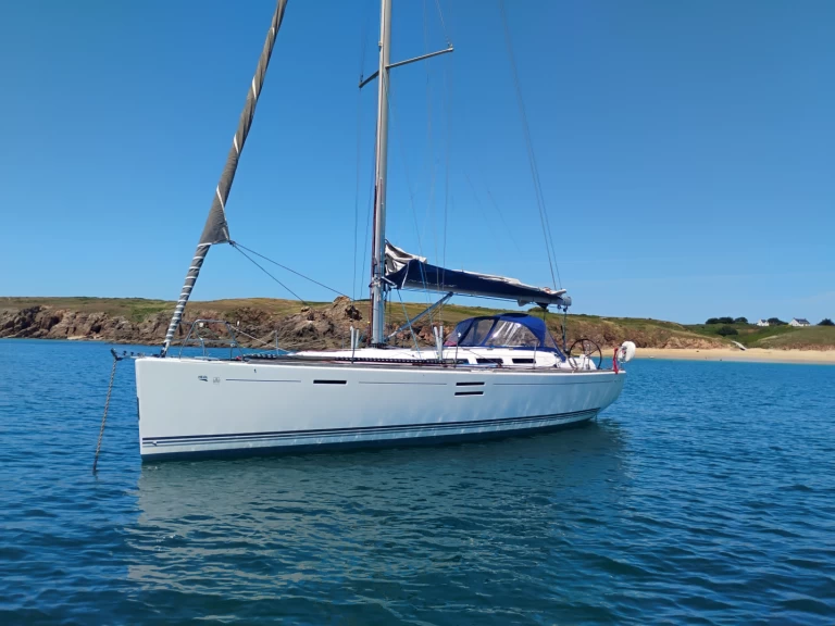 Dufour Dufour 40 E Performance charter bareboat or captained in  La Trinité-sur-Mer