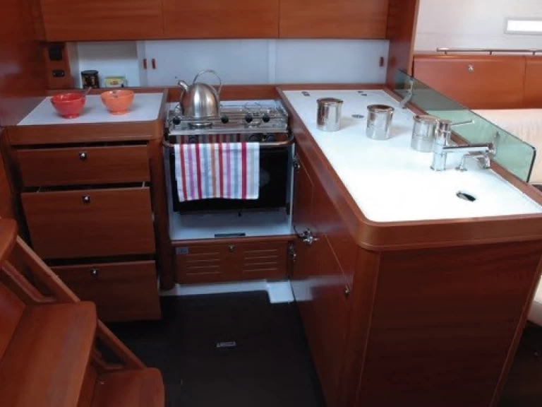 Rent a Dufour Dufour 40 E Performance La Trinité-sur-Mer