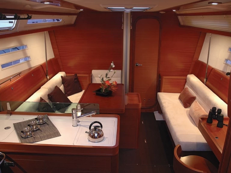 Dufour Dufour 40 E Performance in La Trinité-sur-Mer on SamBoat