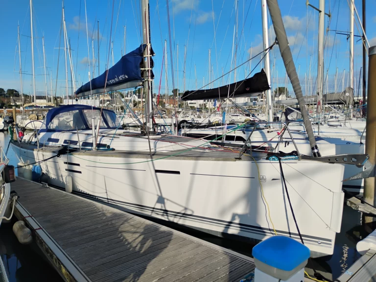 Yacht charter La Trinité-sur-Mer cheap Dufour 40 E Performance