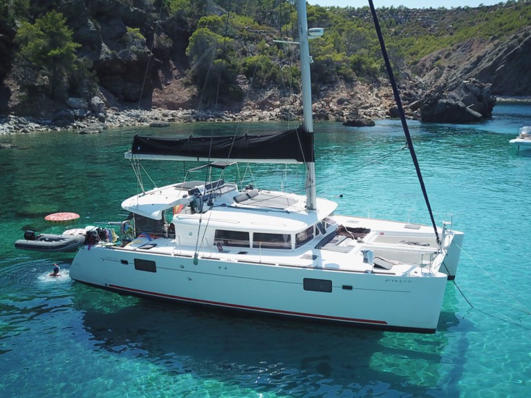 Bareboat Rental Catamaran Lagoon with a boat licence