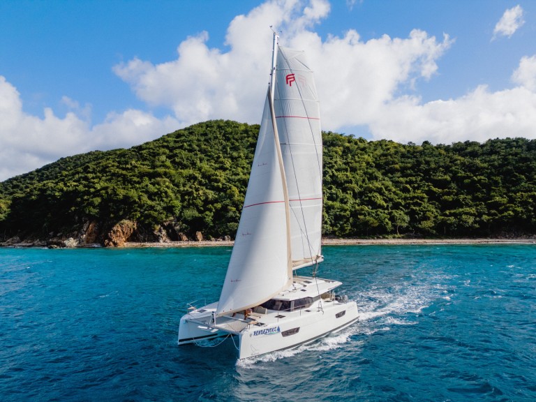 Catamaran rental in Road Town - Fountaine Pajot Astrea 42