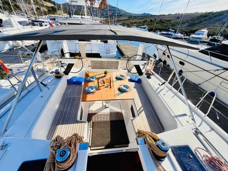 Yacht charter Primošten cheap Dufour 530