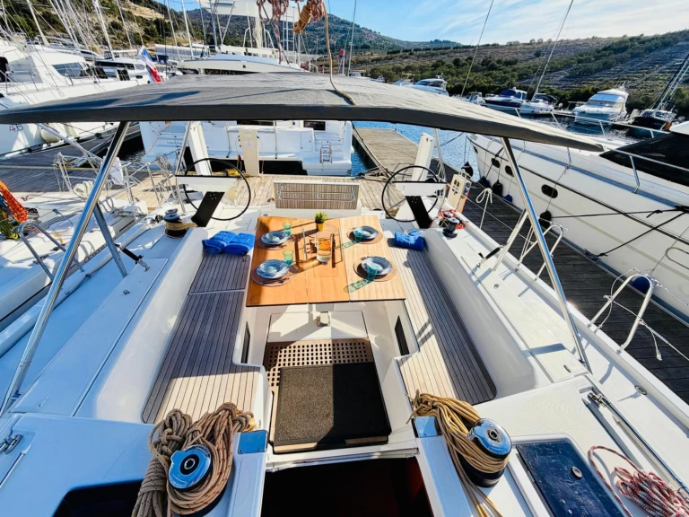 Yacht charter Primošten cheap Dufour 530