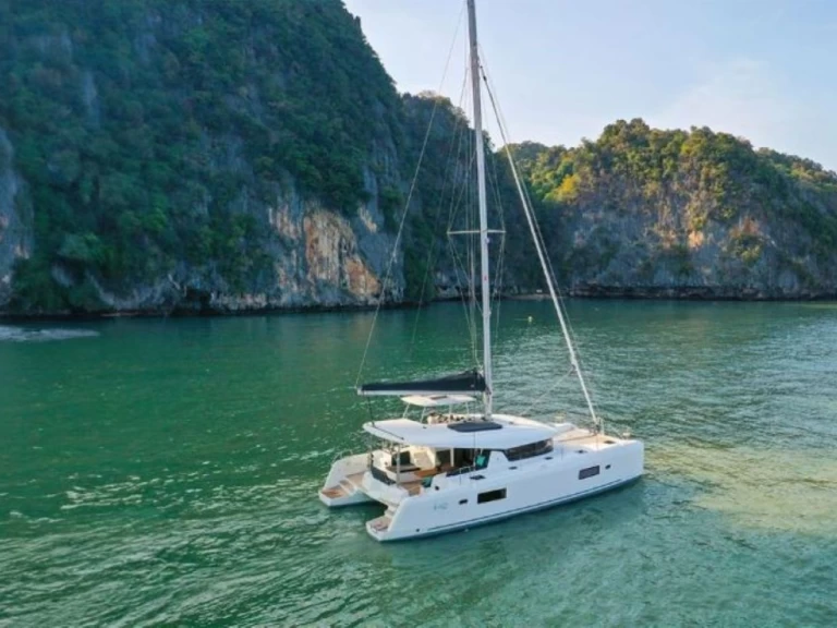 Bareboat Rental Catamaran Lagoon with a boat licence