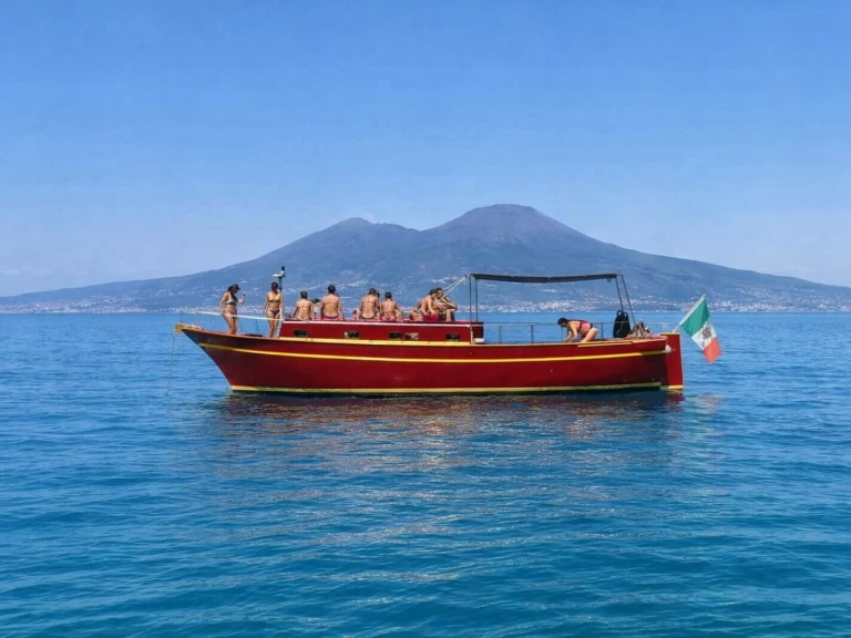 Motorboat for rent Porto di Torre del Greco at the best price