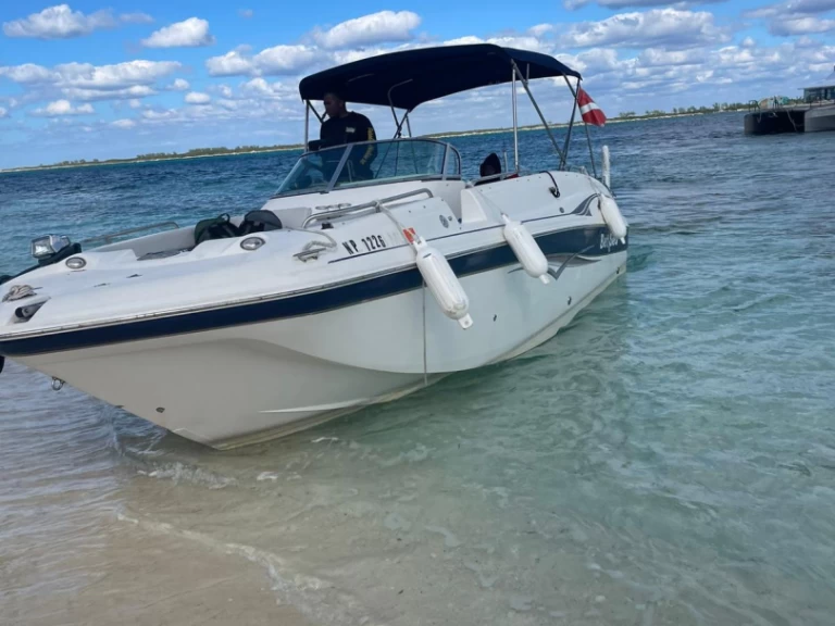 Motorboat for rent Nassau at the best price