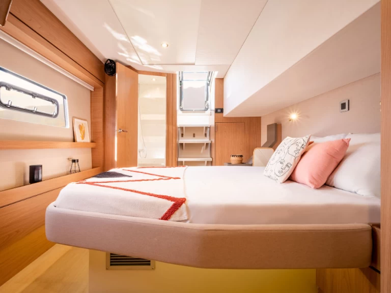 Catamaran for rent Lávrio at the best price