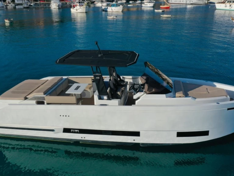 Bareboat Rental Motorboat De Antonio with a boat licence