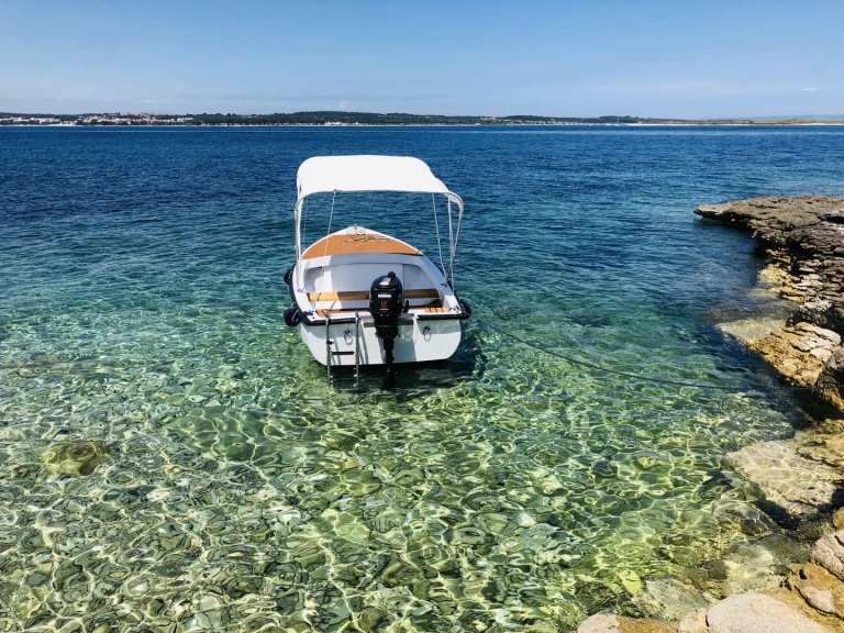 Motorboat for rent Medulin at the best price