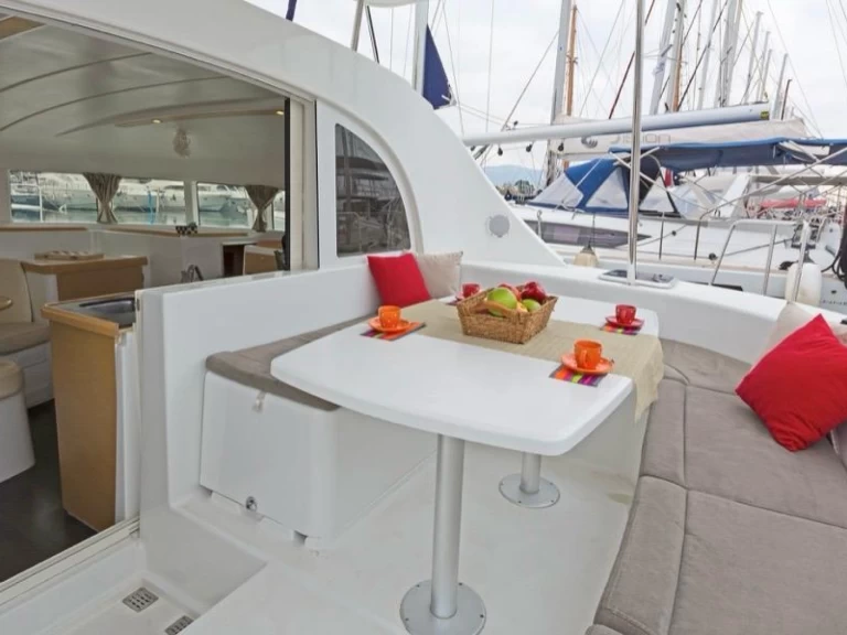 Catamaran rental in Ibiza Town - Lagoon Lagoon 380 S2