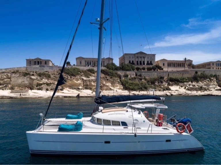 Yacht charter Sliema cheap Lagoon 410
