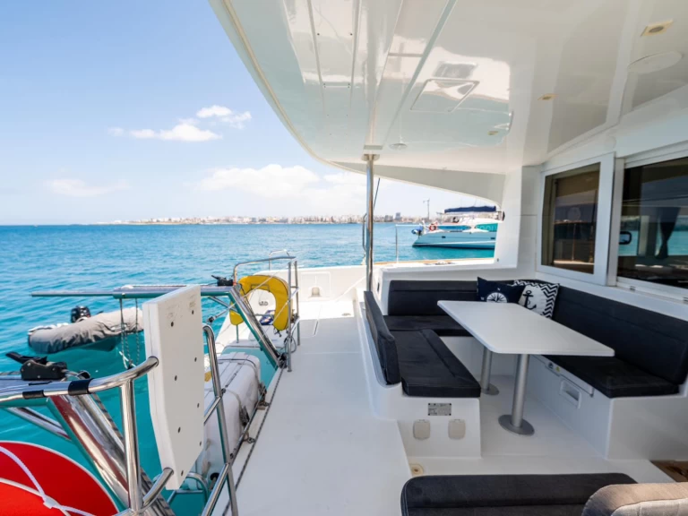 Catamaran rental in Ta' Xbiex - Lagoon Lagoon 39