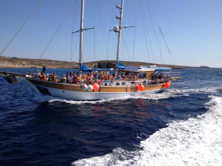 Stalen Zeiljacht Motiva 39 charter bareboat or captained in  Buġibba