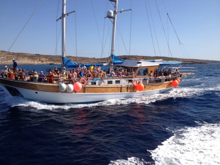 Stalen Zeiljacht Motiva 39 in Buġibba on SamBoat