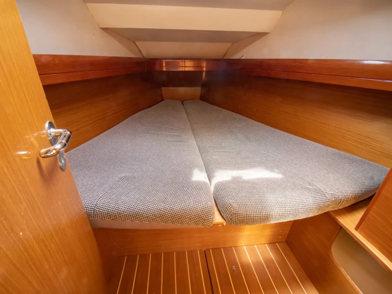 Boat rental Jeanneau Sun Odyssey 36 in Nikiána on Samboat