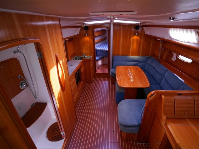 Sailboat rental in Nikiána - Bavaria Bavaria 39 Cruiser