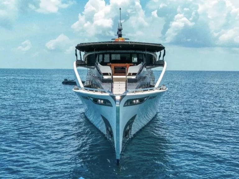 Luxury Yacht rental with or without captain Custom Made Hulhumale