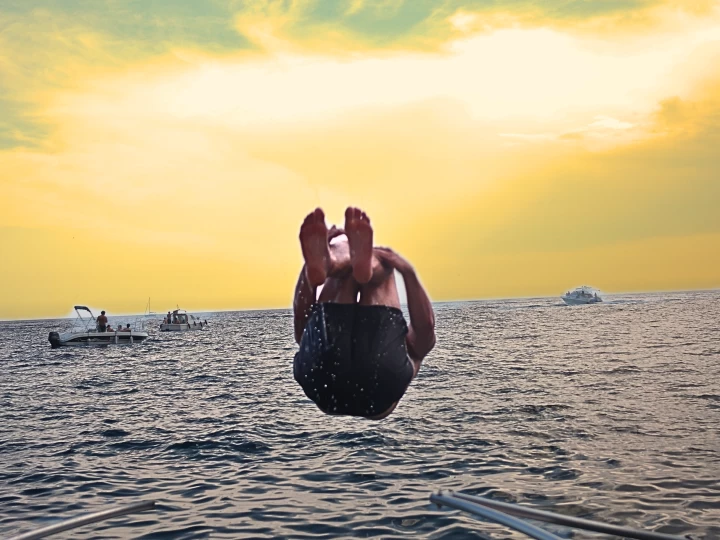 Bareboat Rental Motorboat Boston Whaler with a boat licence