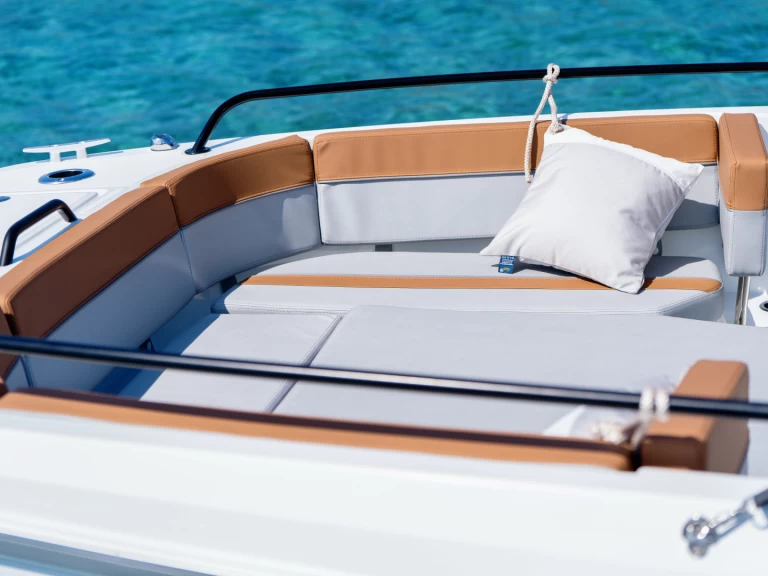 Motorboat rental with or without captain Bénéteau Mahón