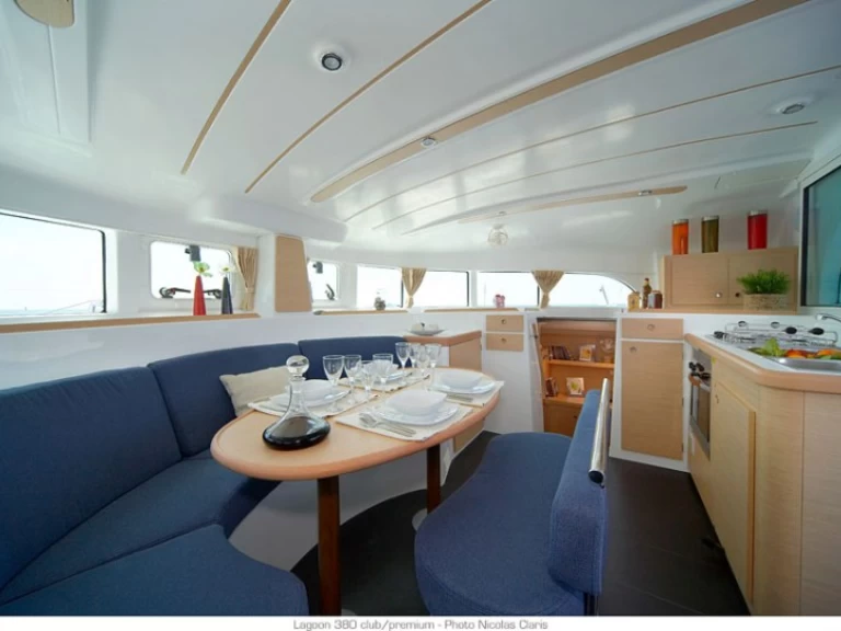 Yacht charter Vibo Marina cheap Lagoon 380