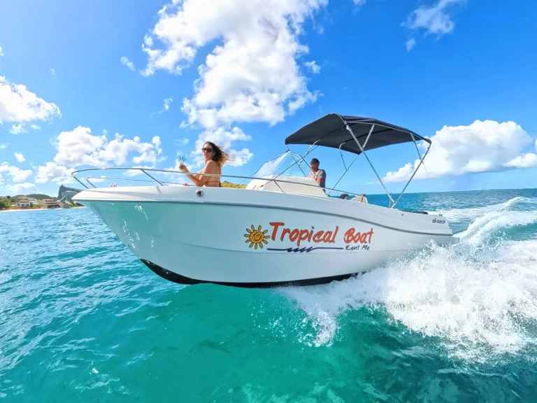 Motorboat rental with or without captain Pacific Craft Marigot