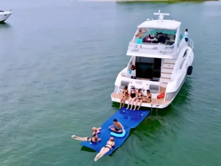 Yacht charter Miami Beach cheap 48 Cruiser 