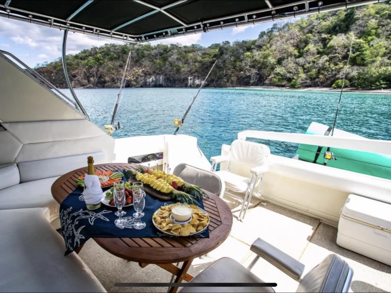 Luxury Yacht for rent Marina Papagayo at the best price