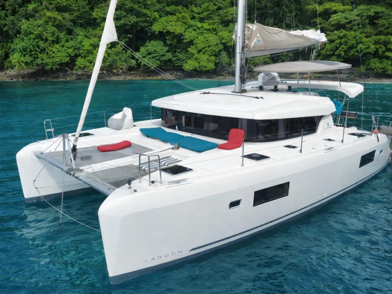 Lagoon Lagoon 42 in Playa Hermosa on SamBoat