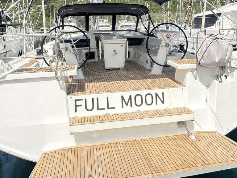 Bénéteau Oceanis 51.1 in Primošten on SamBoat