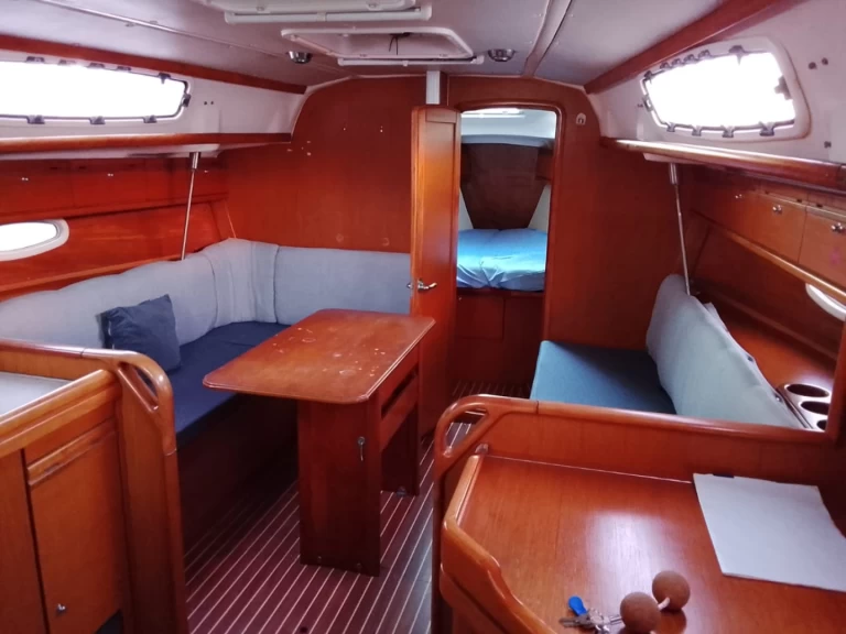 Boat rental Bavaria 34 cruiser in Pointe-à-Pitre on Samboat