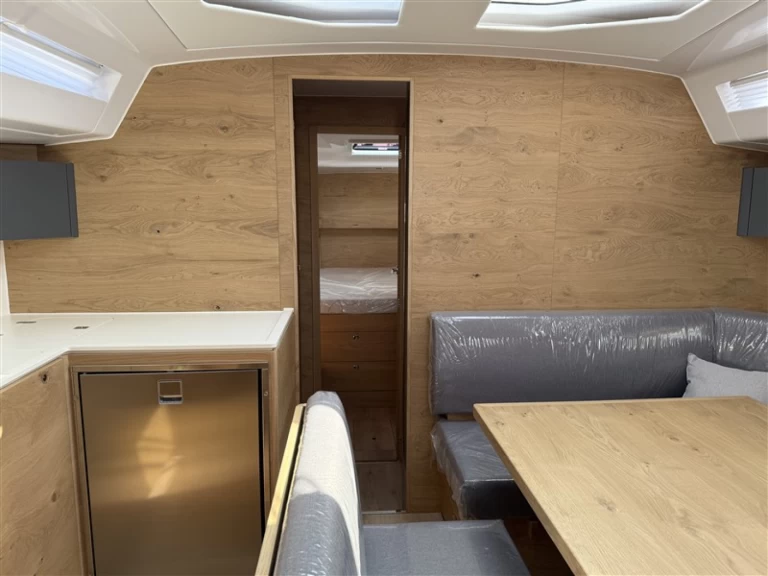 Rent a Elan Impression 45 Pula