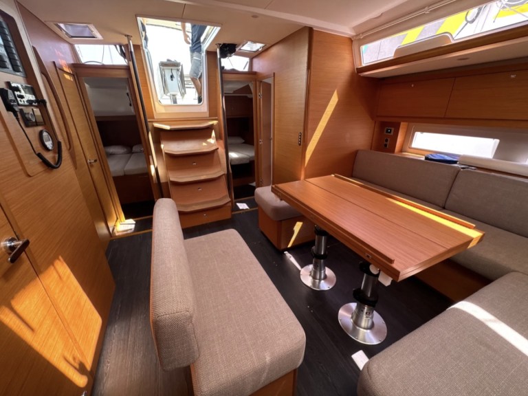 Dufour Dufour 530 in Palermo on SamBoat