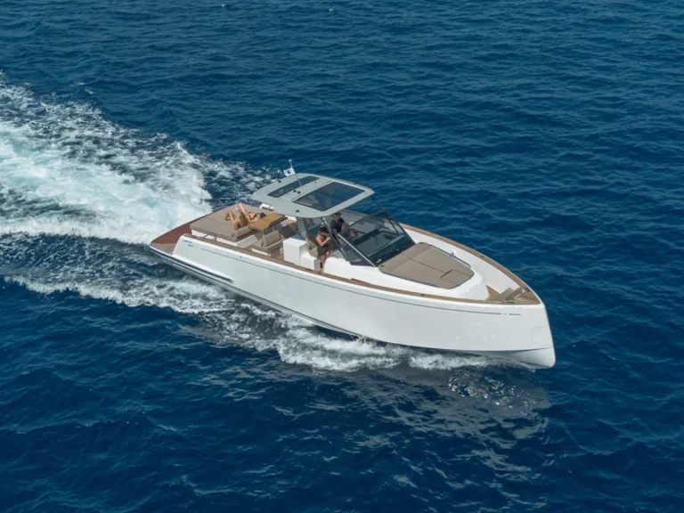 Luxury Yacht rental with or without captain Pardo Yachts Mahón