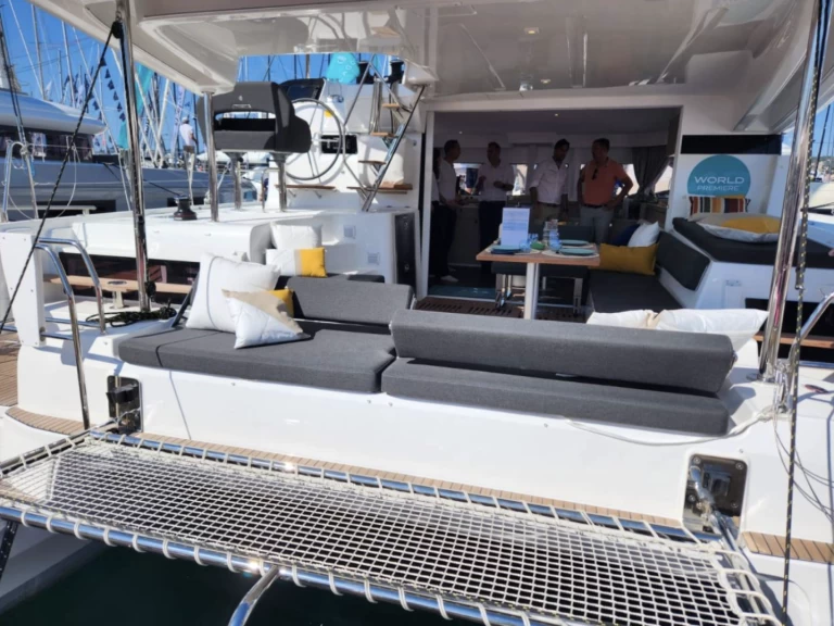 Catamaran rental in Bas du Fort - Lagoon Lagoon 43