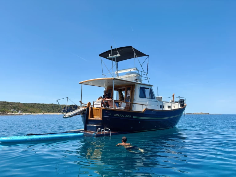 Bareboat Rental Motorboat Menorquin-Yachts with a boat licence