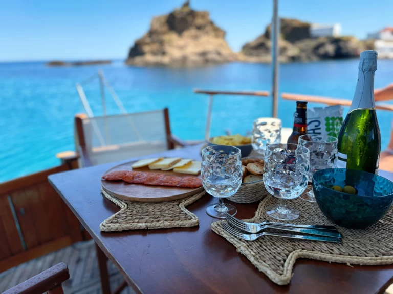 Motorboat for rent Mahón at the best price