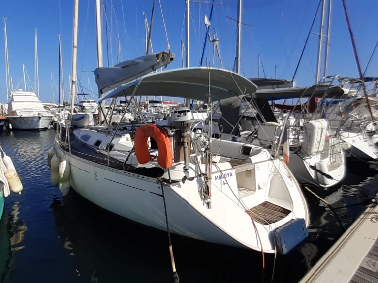 Sailboat rental in Sari-Solenzara - Dufour Dufour 35 Classic