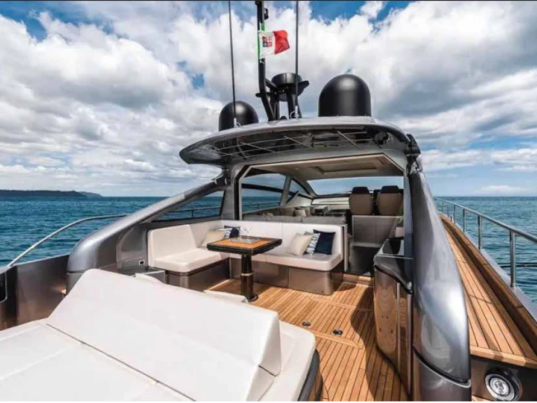 Bareboat Rental Motorboat Pershing with a boat licence