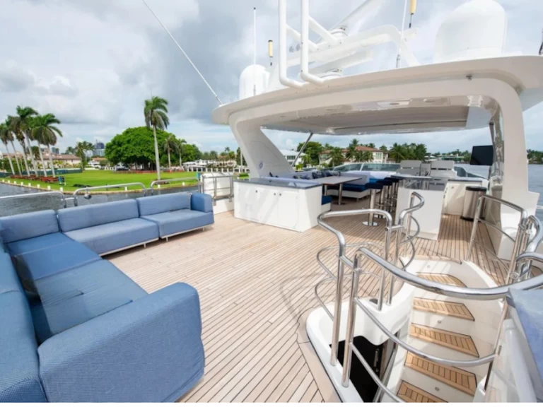 Luxury Yacht rental in Miami - Azimut Azimut 88